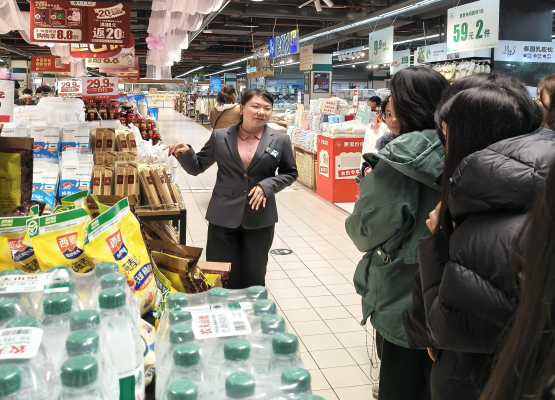 流光溢彩踐學路，鏈動超市啟新程——物流管理專業(yè)2024級學生赴北京華聯(lián)超市開展認知實習紀實